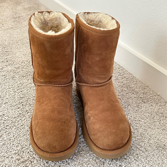 Ugg Chestnut Classic II Boots - Picture 3 of 9